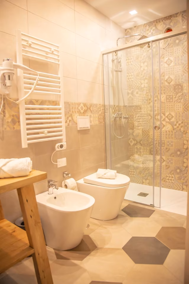 La Rondine — bagno della camera familiare